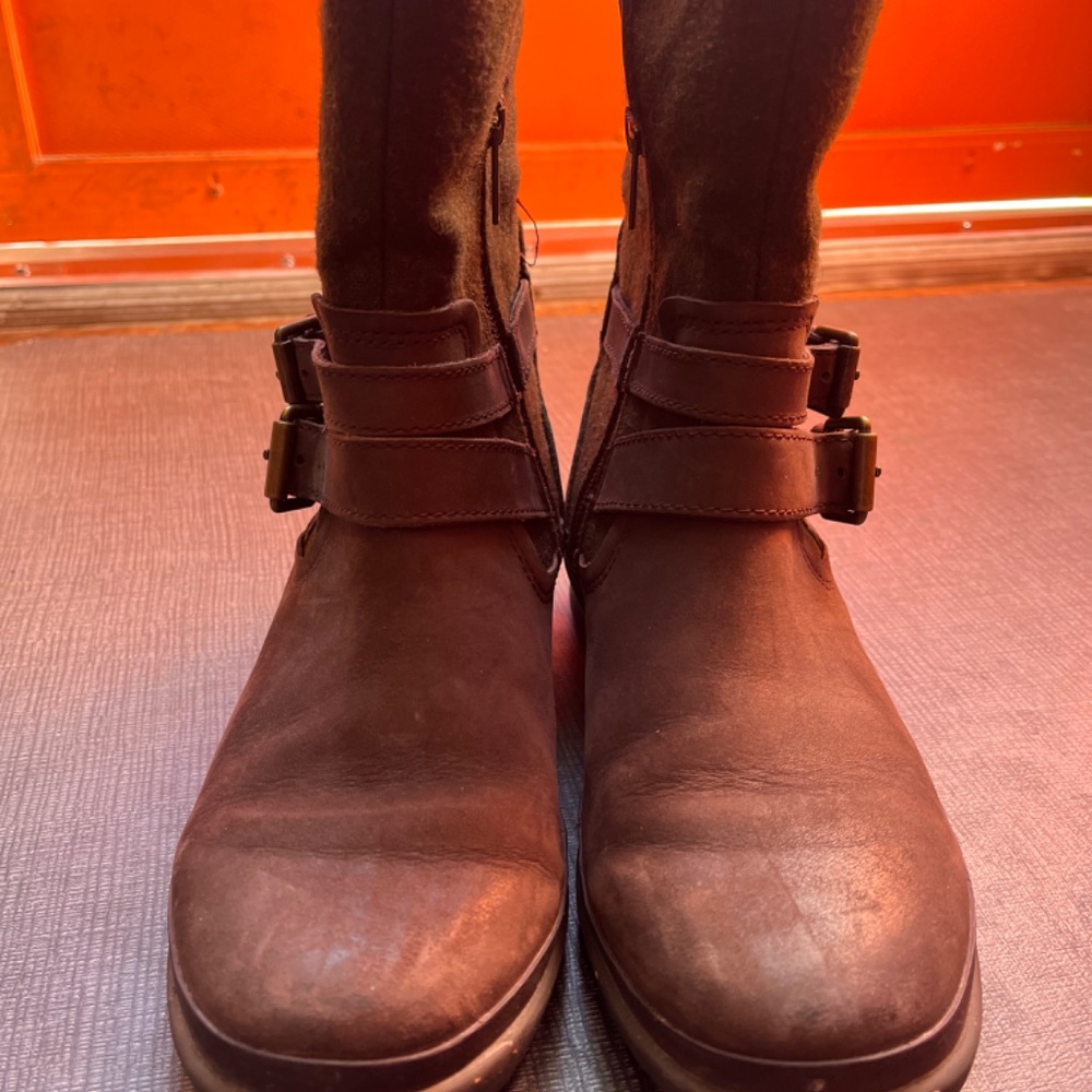 Ugg boot - Picture 3 of 8